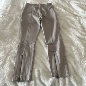 Brand new never worn Lysse light grey leggings with ankle zippers